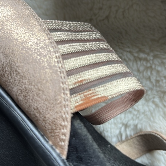 Skechers Rose Gold Wedge Sandals | Comfort Platform Strappy Slides Size 6 - Picture 2 of 10